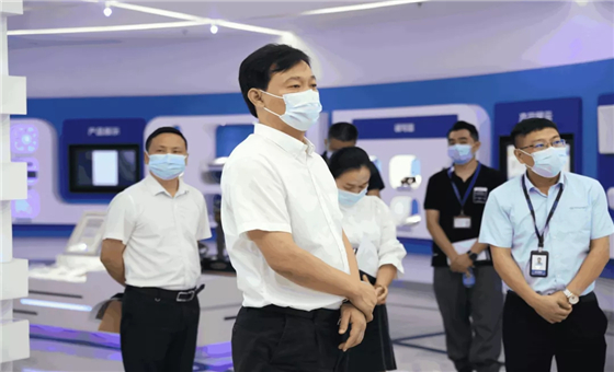 光明区委副书记、政法委书记张华伟莅临雷竞技raybet调研指导